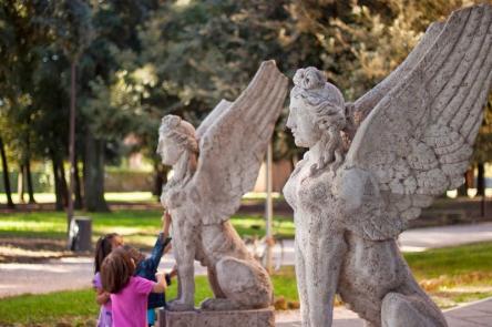 Roma al tramonto con i vostri Bambini Il giardino incantato di Villa Torlonia e il Flauto Magico di