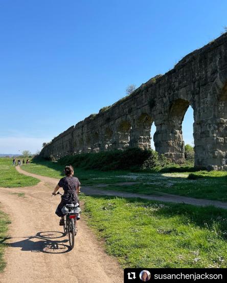 appia antica, caffarella e acquedotti ebike tour piccoli gruppi IN IINGLESE